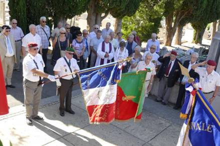 Quatre associations se sont réunies hier matin en souvenir du massacre d'Oran et de Roger Degueldre, mort fusillé.